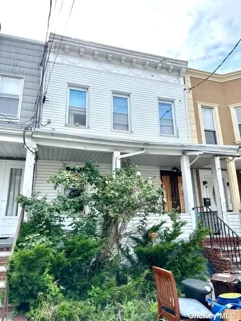 85-16 90th St, Woodhaven, NY 11421