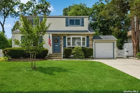 2206 Redmond Rd, Merrick, NY 11566