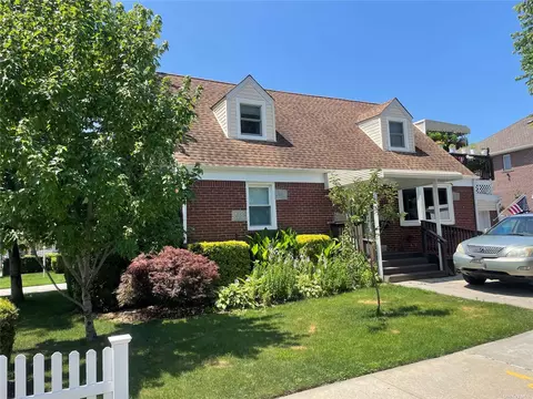 76-54 267th St, New Hyde Park, NY 11040