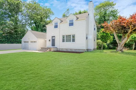 1 Putnam Pl, Huntington Station, NY 11746