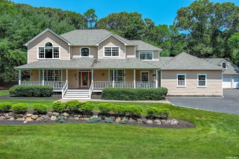 2050 N Country Rd, Wading River, NY 11792