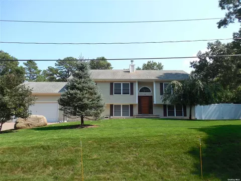 444 Flanders Blvd S, Flanders, NY 11901