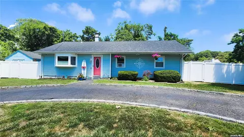 15 Litt St, Patchogue, NY 11772