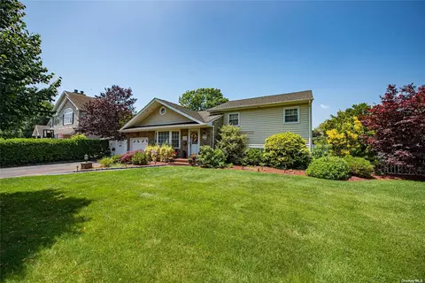 50 Ocean Ave, Massapequa, NY 11758