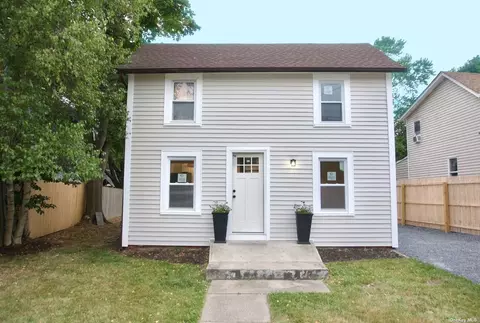 130 N Clinton Ave, Bay Shore, NY 11706