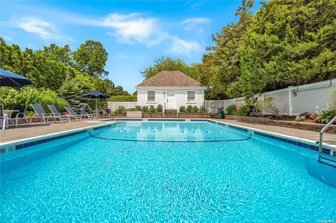 545 Hampton Rd #6, Southampton, NY 11968