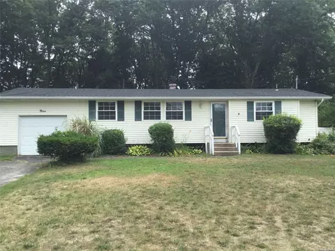 9 Game Ct, East Setauket, NY 11733