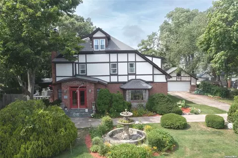 12 Gladstone Ave, West Islip, NY 11795