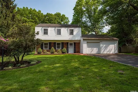 5 Hollow Ct, Setauket, NY 11733