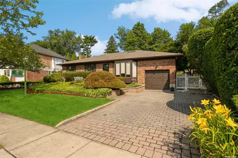 118 Forest Dr, Jericho, NY 11753