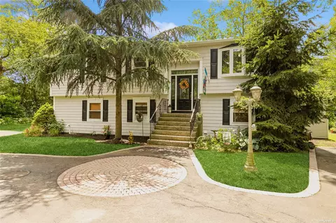 244 Babylon St, Islip Terrace, NY 11752