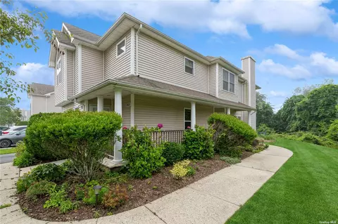 2601 Willow Pond Dr #2601, Riverhead, NY 11901