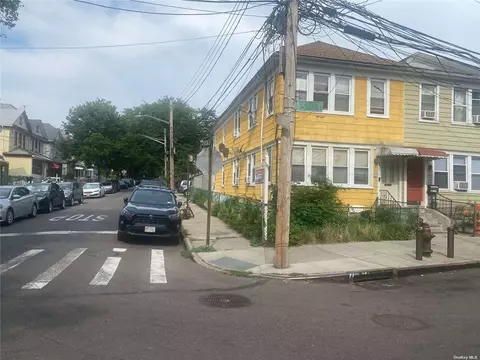 41-20 95th St, Elmhurst, NY 11373