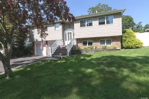 5 Harding St, Smithtown, NY 11787