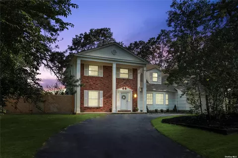 2 Berwyn Dr, Ronkonkoma, NY 11779