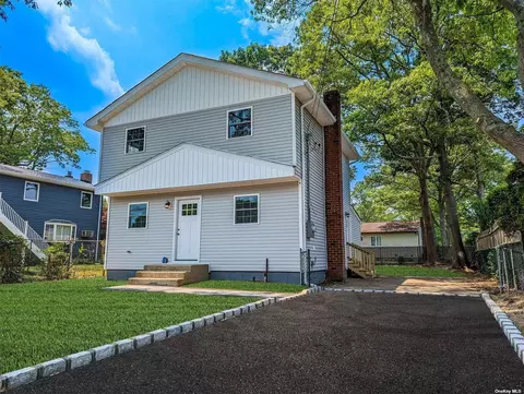 98 Coates Ave, Holbrook, NY 11741