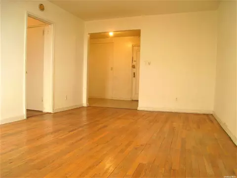 84-23 Manton St #5G, Briarwood, NY 11432