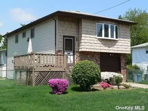 440 Jefferson St, Massapequa, NY 11758
