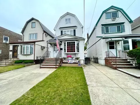 88-22 Aubrey Ave, Glendale, NY 11385