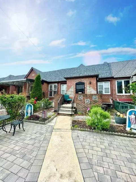59-54 69th Ln, Maspeth, NY 11378
