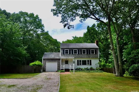 136 Copeces Ln, East Hampton, NY 11937