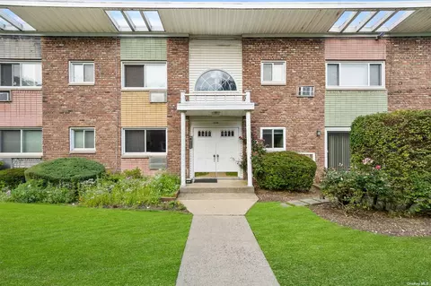 259 N Newbridge Rd #2A, Levittown, NY 11756