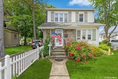 190 Rockaway Pkwy, Valley Stream, NY 11580