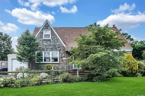 177 Renison Dr, Westbury, NY 11590