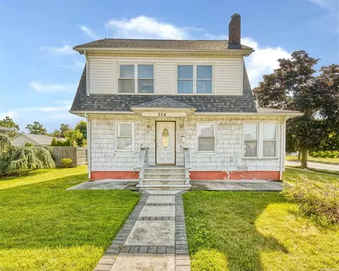 324 N Columbus Ave, Freeport, NY 11520