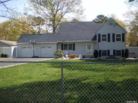 158 Forrest Ave, Shirley, NY 11967