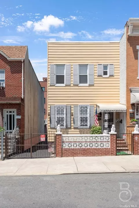 32-44 35th St, Astoria, NY 11106
