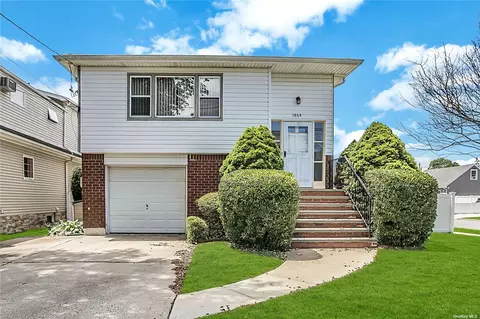 1864 White St, North Bellmore, NY 11710