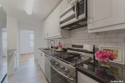 18-70 211 St #4K, Bayside, NY 11360