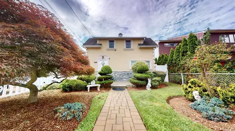 946 Ocean Ave, Baldwin Harbor, NY 11510