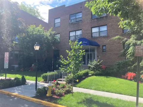 90 Schenck Ave #3E, Great Neck, NY 11021