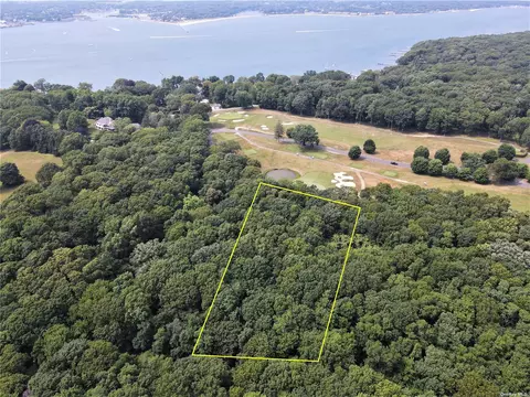 2 Dering Woods Rd, Shelter Island, NY 11964