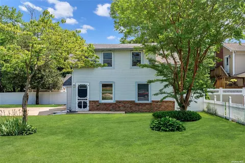 138 Saxton St, Patchogue, NY 11772