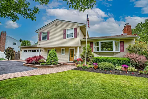 1 Linford Ln, Melville, NY 11747