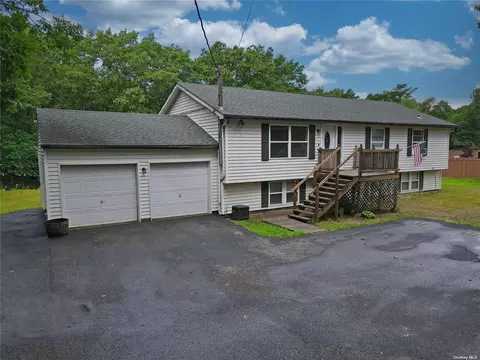 316 Radio Ave, Miller Place, NY 11764