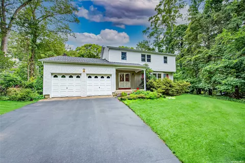 53 Sunken Meadow Rd, Northport, NY 11768