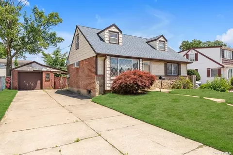 1076 Lorraine Dr, Franklin Square, NY 11010
