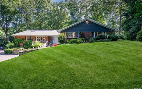 356 Ridge Ln, Mill Neck, NY 11765