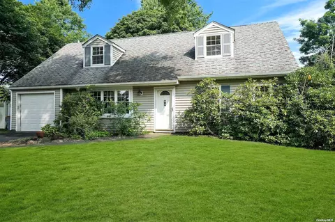 45 Plane Tree Ln, Saint James, NY 11780