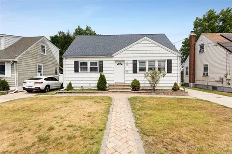 33 Cunningham Ave, Uniondale, NY 11553