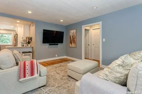 224-17 Kingsbury Ave #B, Bayside, NY 11364