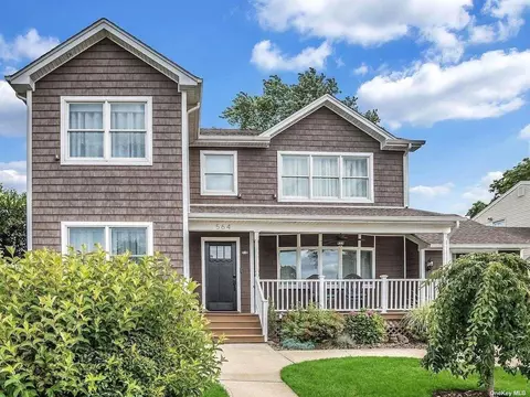 564 N Hawthorne St, North Massapequa, NY 11758