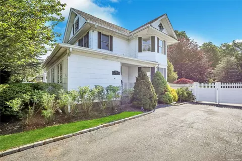 170 Berry Hill Rd, Syosset, NY 11791