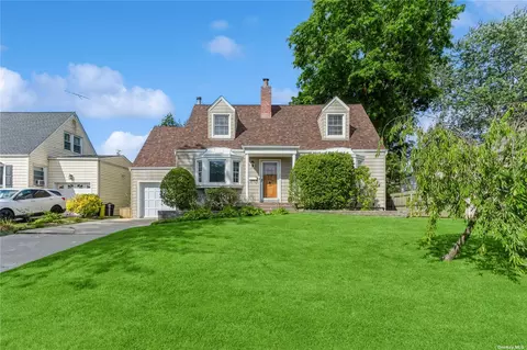 48 Avon Rd, Hewlett, NY 11557