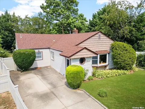 2846 Sunnybrook Dr, Oceanside, NY 11572