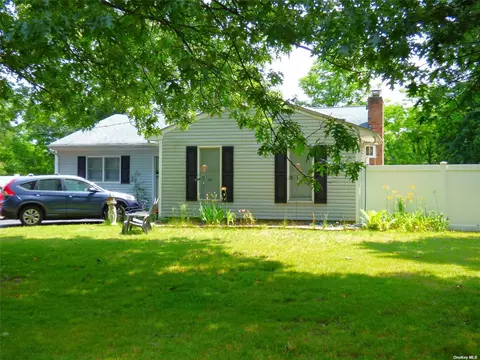 639 Blydenburgh Rd, Hauppauge, NY 11788
